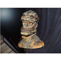 JOE DANTE ANIMATRONIC ALIEN CARNIVOROUS REPTILIAN CREATURE HEAD & BUST PUPPET WITH ROD & CABLES