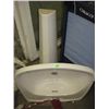 Image 1 : PEDISTAL SINK