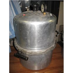 LARGE PRESSURE COOKER