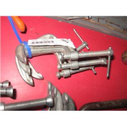 BUNDLE OF C-CLAMPS