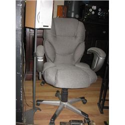 EXECUTIVE OFFICE CHAIR