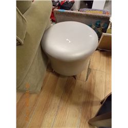 ROUND FOOT STOOL - NEW