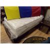 Image 1 : QUEEN MATTRESS - EURO TOP