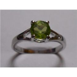 2.380g Ring of Peridot in Silver