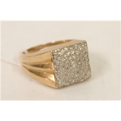 Man's Ring 14k w/diamond chips - total weight 10.3g