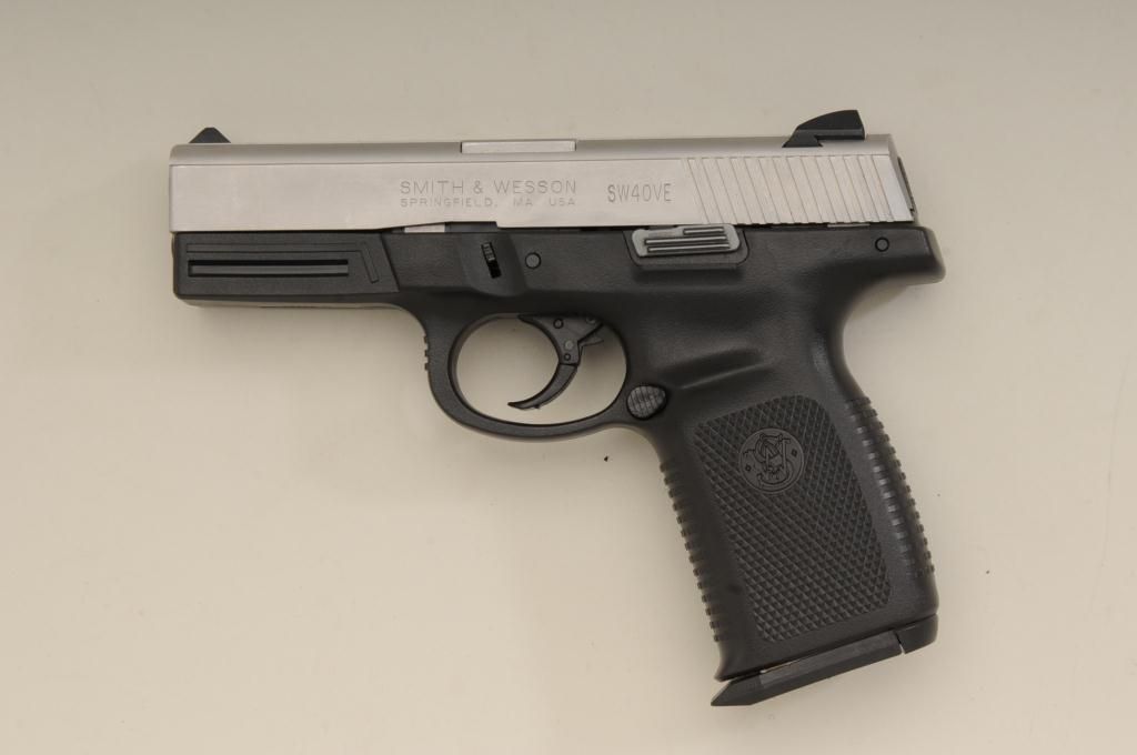 Smith & Wesson Model SW40VE DA semi-auto pistol, .40 S&W cal., 4 ...