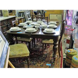 Early victorian mahogany dining table with 5