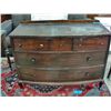 Image 1 : Victorian mahogany serpantine front 5 drawer