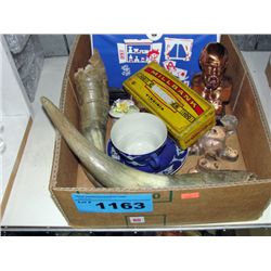 Box of assorted collectable items; collectors tins