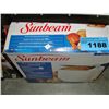 Image 1 : Sunbeam 2LBS deluxe bread and dough maker