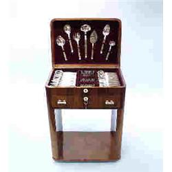 ART DECO - A very fine 139 piece Dutch sterling silver cutlery service in a custom made mahogany cab
