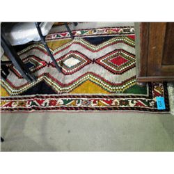 Approx 4F by 7F hand knotted persian area rug