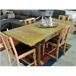 EArly 1900s oak draw leaf dining table with 4