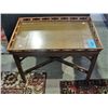 Image 1 : Vintage Mahogany side table with detachable glass