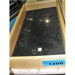 Portable jewelers display box