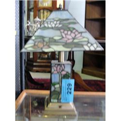 Tiffany style leaded stained glass table lamp