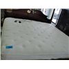 Image 1 : King size mattress and boxspring set