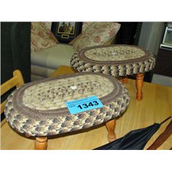 2 kneeling stools