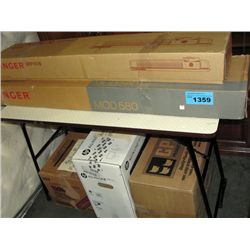 Singer electronic knitting machine with ribber