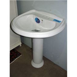 Water ridge pedastol sink