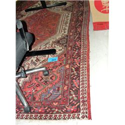 Approx 5F by 8F hand knotted persian area rug