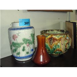 3pcs of decorative ceramic wares; planters and