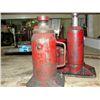 Image 1 : 2 red hydrolic bottle jacks