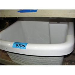 Laundry tub style sink
