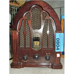 GE old fashioned style wooden table radio