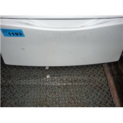 White laundry pedastol