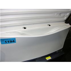 White laundry pedastol