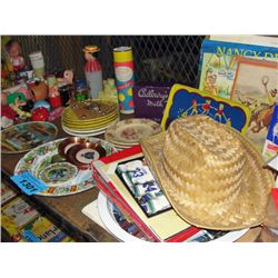 Shelf lot of vintage collectables; glasswares,