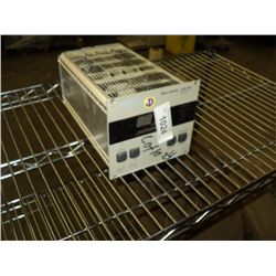 Balzers TPG 300 Total Pressure Controller