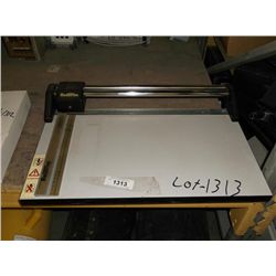 Rot atrium Paper Cutter