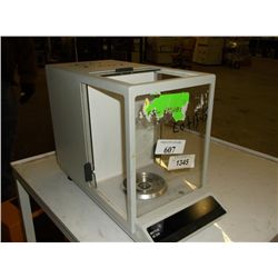 Mettler AE 200 Scale