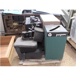 Lot: Miscellaneous Furniture