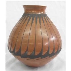 Mata Ortiz Stylized Feather Olla - Luis Ortiz