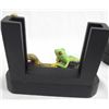 Image 5 : Handmade Polymer Desk Set - Tree Frog Skiing Frog