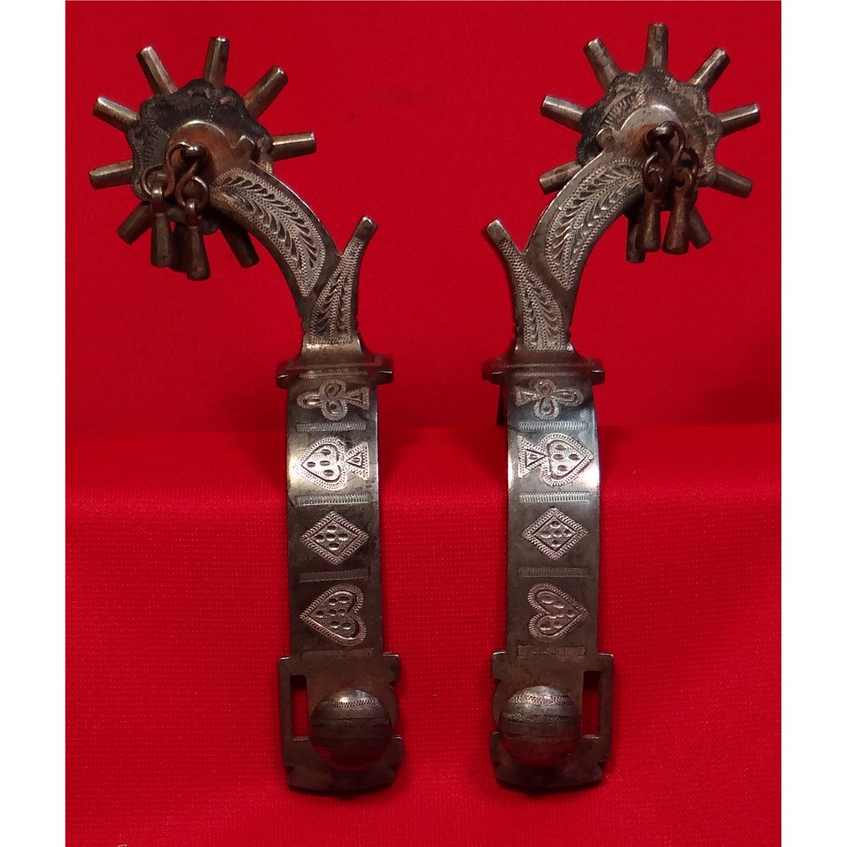 Showman Brown Steel Jingle Bob Spurs w/Engraved Silver Poker Hand De Showman Brown Steel Jingle Bob Spurs w/Engraved Silver Poker Hand De