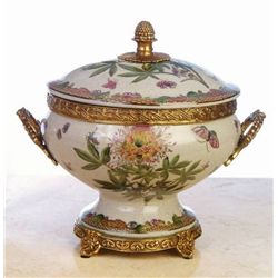 FINE PORCELAIN LIDDED JAR