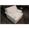 Image 1 : WHITE LEATHER ARM CHAIR
