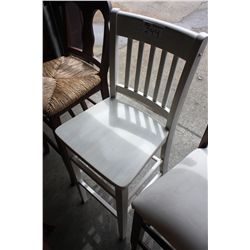 WHITE BAR STOOL