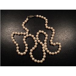 MOTHER OF PEARL NECKLACE WITH SILVER LATCH