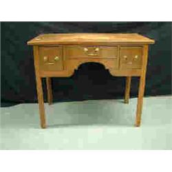 18th CENT. MAHOGANY LOW BOY, 1 CENTRAL + 2 SI...