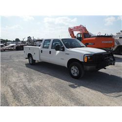 2006 FORD F250XL 4X4 CREW CAB SERVICE TRUCK, S/N 1FDSW21P56EA01926, 6.0L DIESEL,A/T, A/C, WINCH, KNA