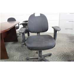 BLACK MULTI-LEVER TASK CHAIR