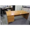 Image 1 : OAK 6' SINGLE PEDESTAL EXECUTIVE DESK