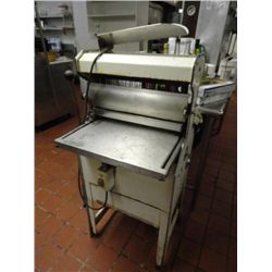 Oliver Bread Slicer