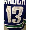 Image 2 : VANCOUVER CANUCKS 2012-2013 TEAM-SIGNED JERSEY - SIZE L
