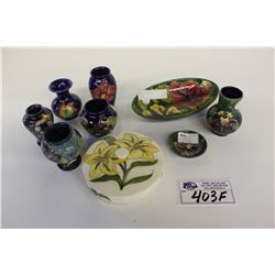 ASSORTED MOORCROFT POTTERY